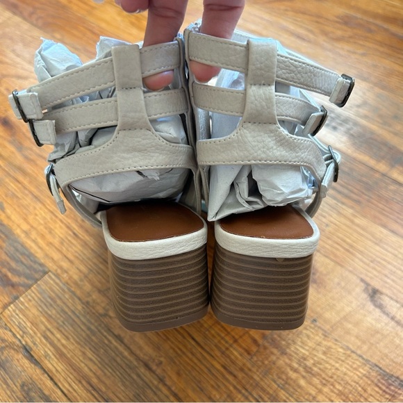 NWT Maurices Neutral Bone Color Faux Leather Strappy Gladiator Sandal Heels - 7. - Picture 4 of 10